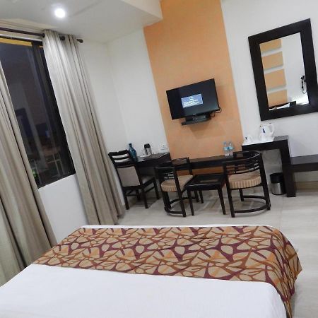 Hotel The Marque มถุรา ภายนอก รูปภาพ