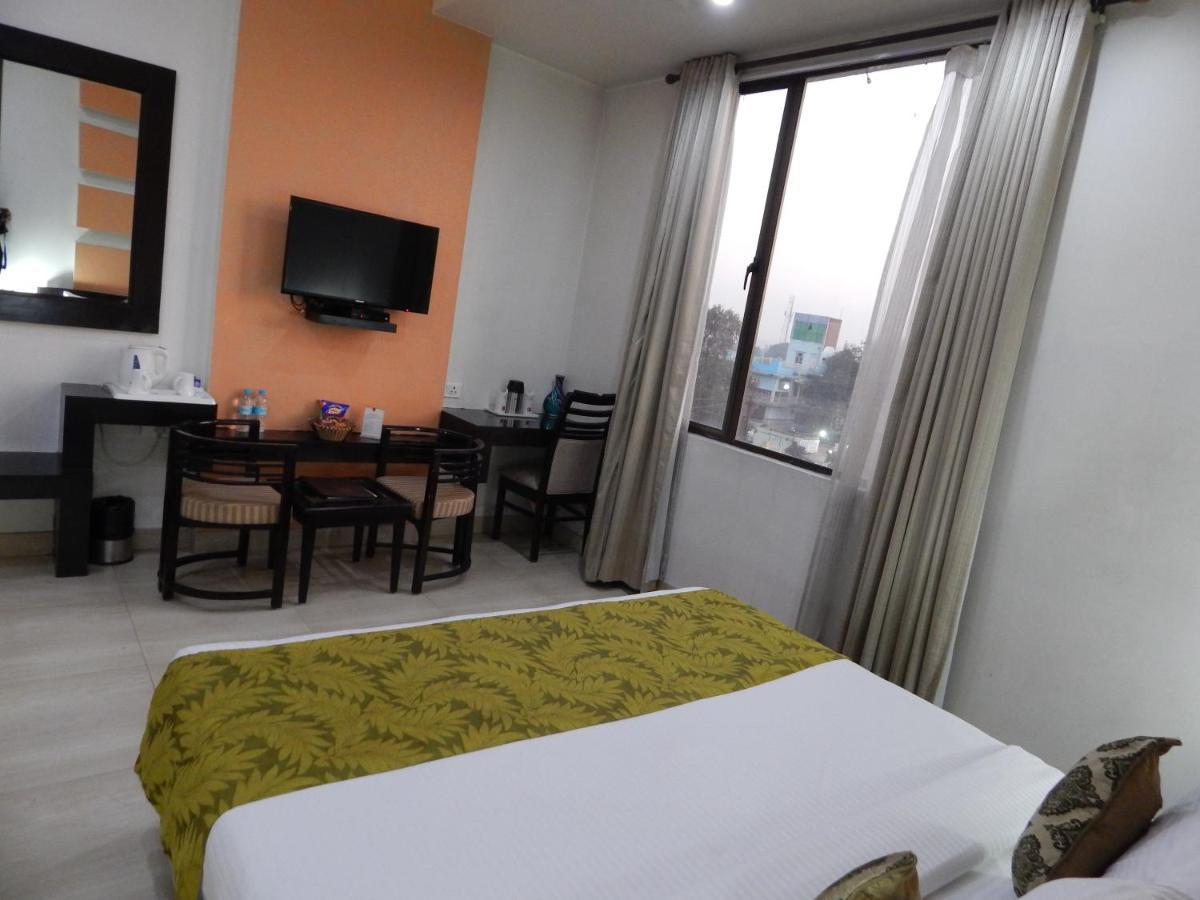 Hotel The Marque มถุรา ภายนอก รูปภาพ