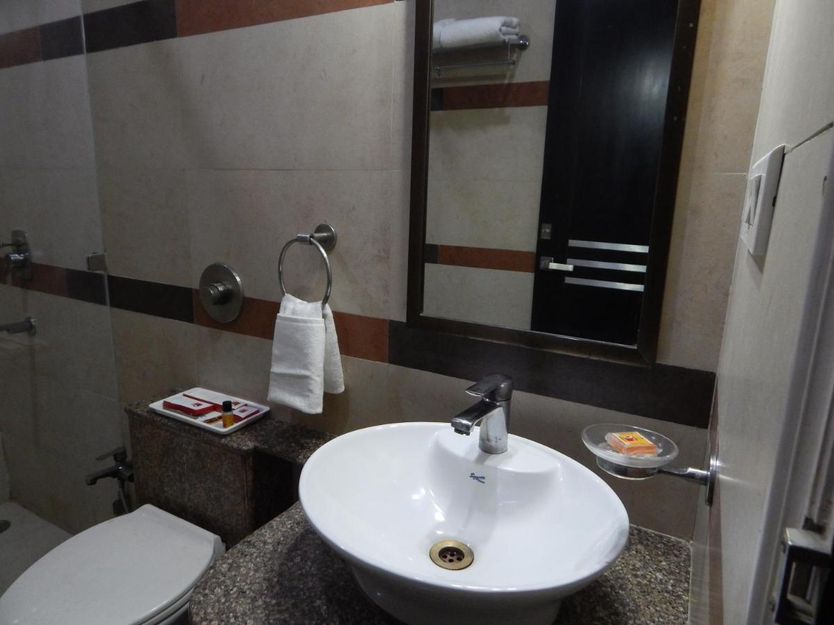 Hotel The Marque มถุรา ภายนอก รูปภาพ