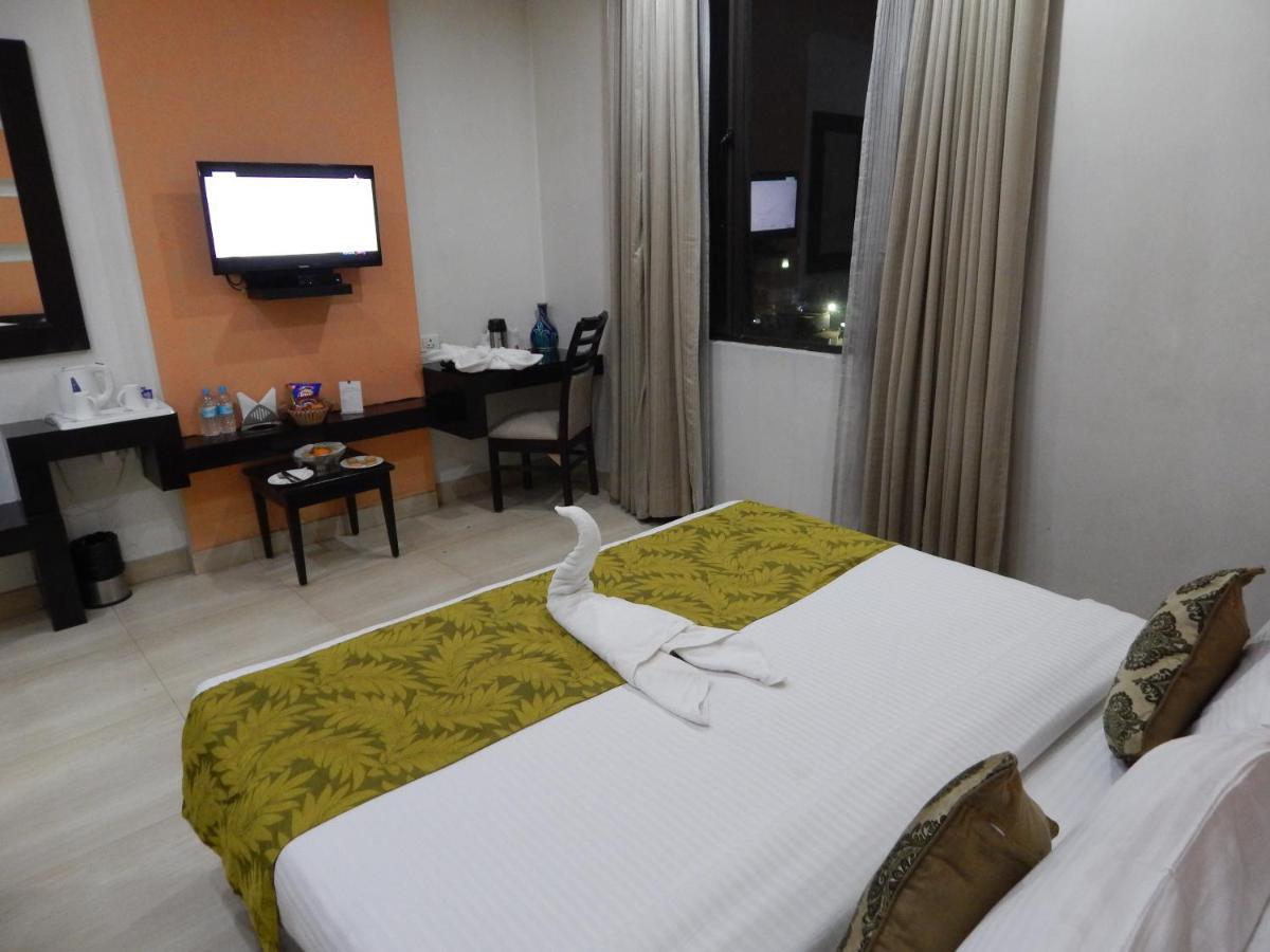 Hotel The Marque มถุรา ภายนอก รูปภาพ