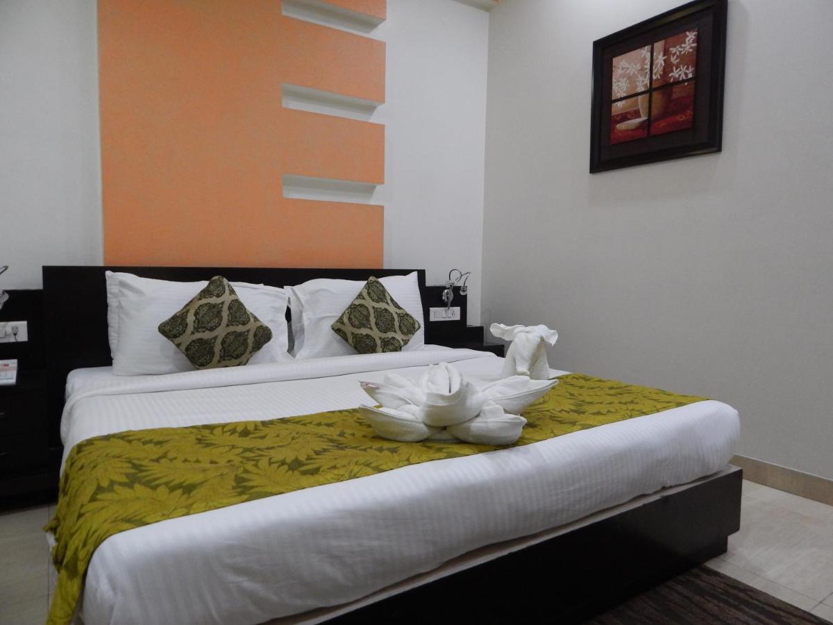 Hotel The Marque มถุรา ภายนอก รูปภาพ