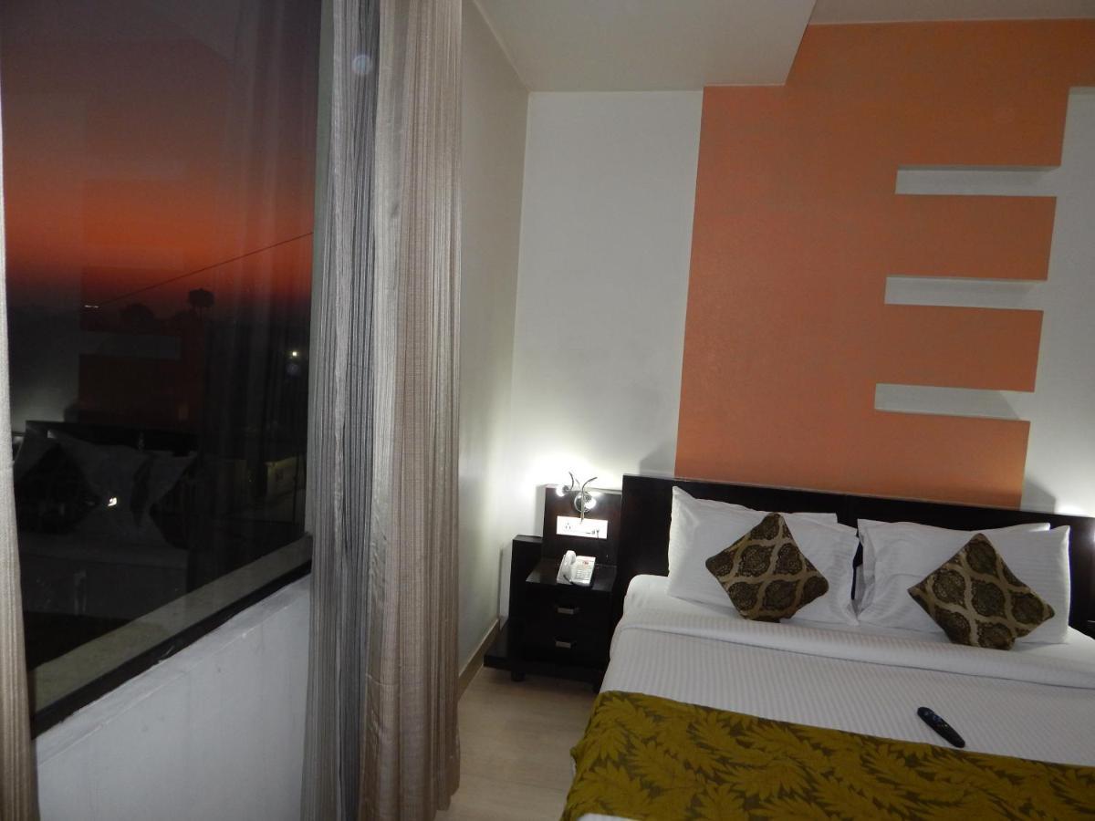 Hotel The Marque มถุรา ภายนอก รูปภาพ