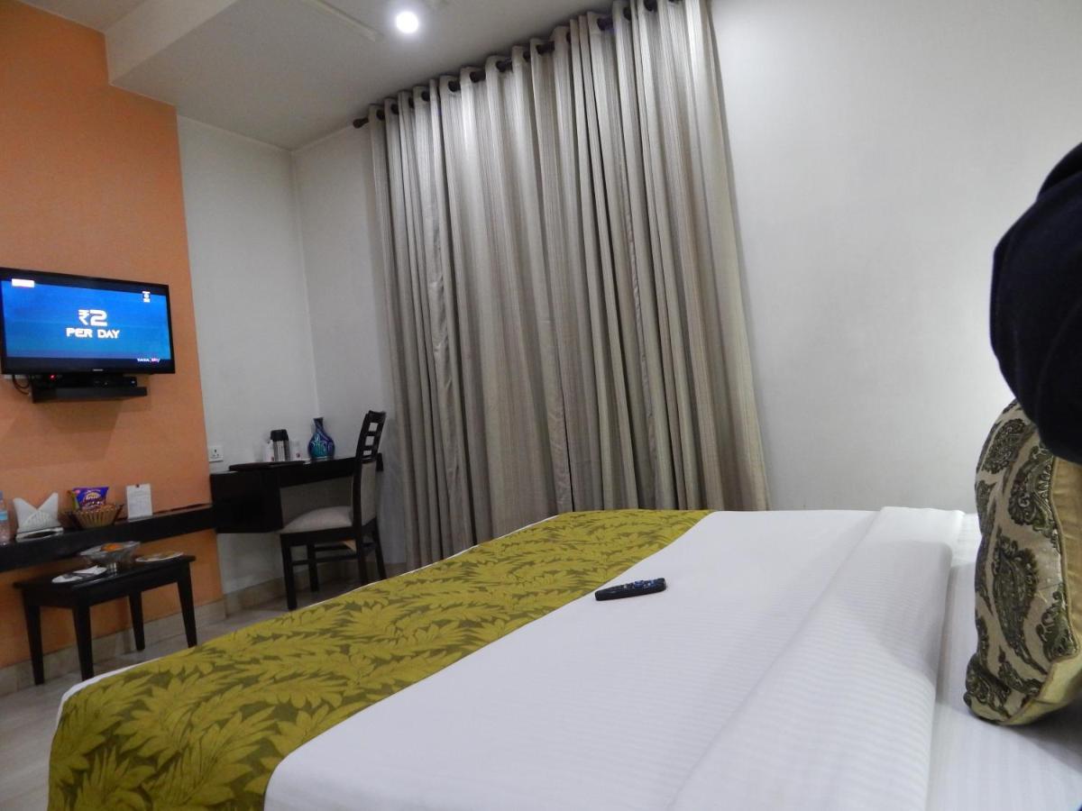 Hotel The Marque มถุรา ภายนอก รูปภาพ